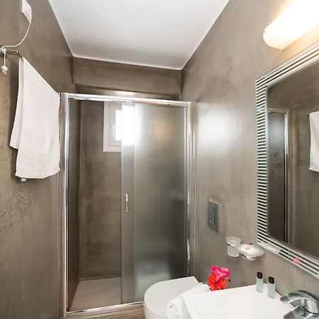 斯潘纳里斯酒店 2*